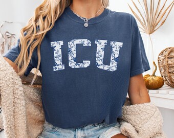 Camisa floral ICU Comfort Colors®, camisa con estampado de flores silvestres de toile azul, enfermera de la unidad de cuidados intensivos, obsequio de agradecimiento al personal de la UCI, graduación de enfermería de la UCI