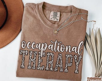 Camiseta con estampado de leopardo Comfort Colors® de terapia ocupacional, regalo para terapeuta ocupacional, educación especial, camisetas pediátricas de terapia ocupacional