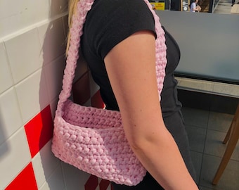 Borsa a tracolla modello uncinetto