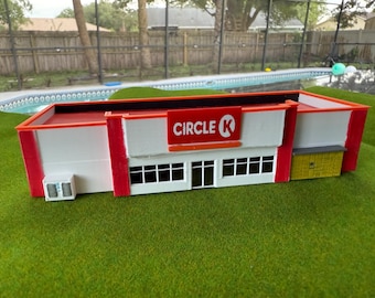 Negozio della stazione di servizio, forniture di convenienza, viaggio in auto, costruzione in miniatura per diorami in scala N, Z, HO, plastico ferroviario, mini città