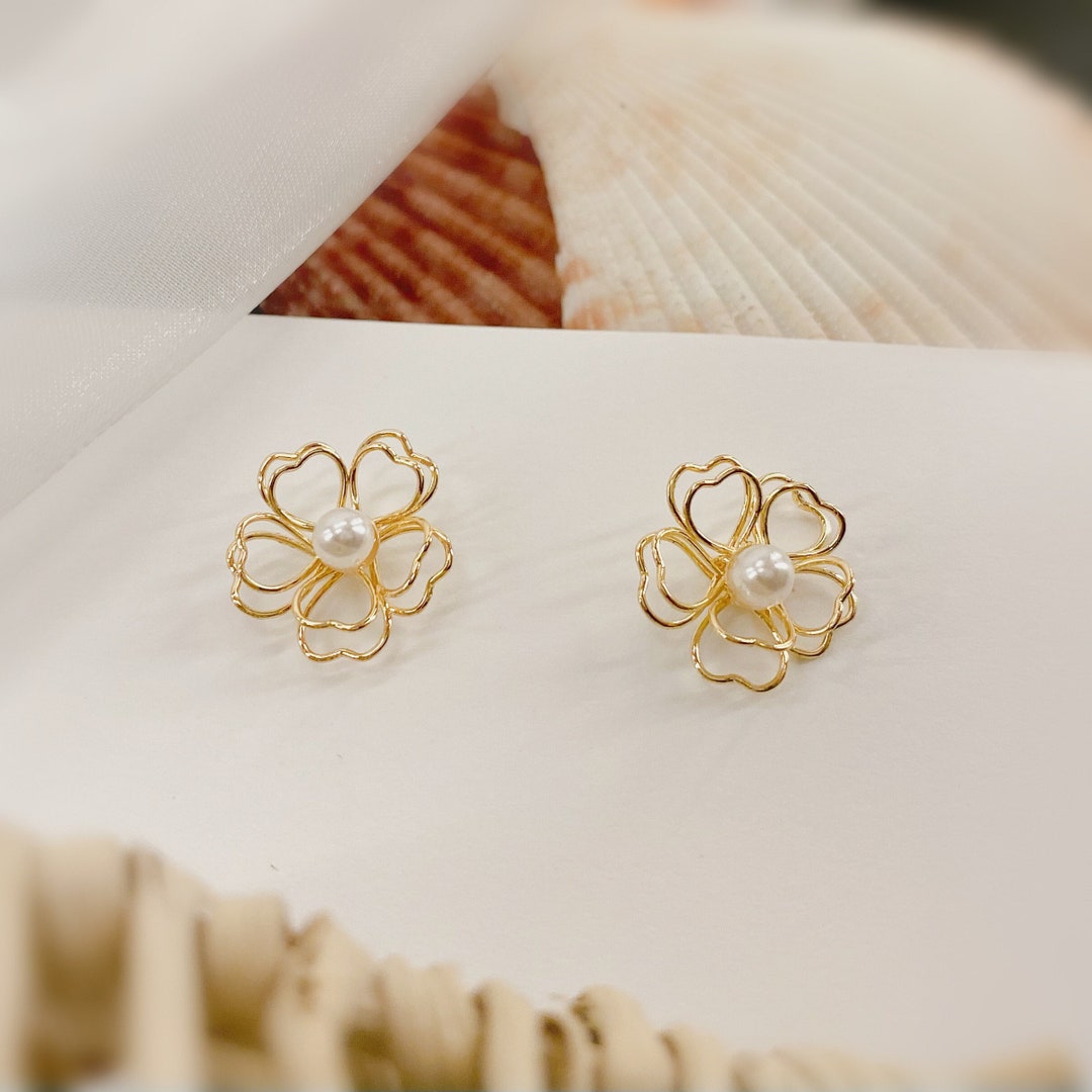 Fancy Little Flower With Pearl Studs main image 1