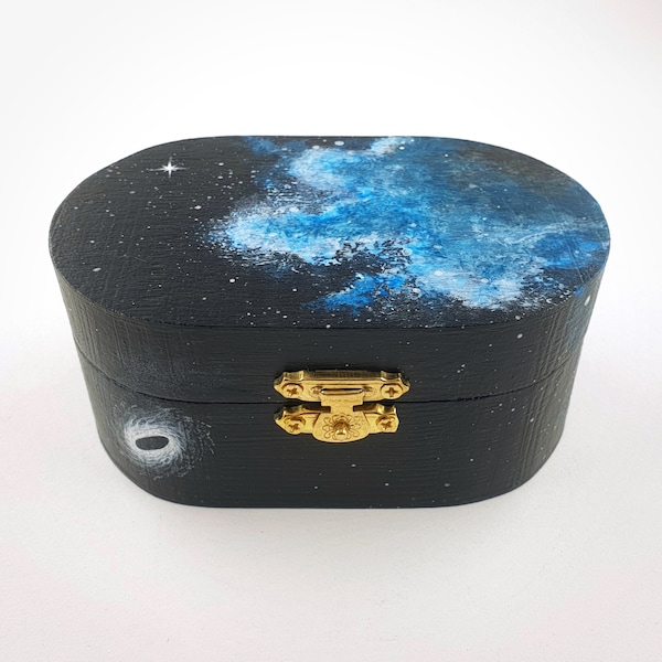 Galaxie Holzbox • Ovale Schatulle mit Sternen und schwarzem Loch