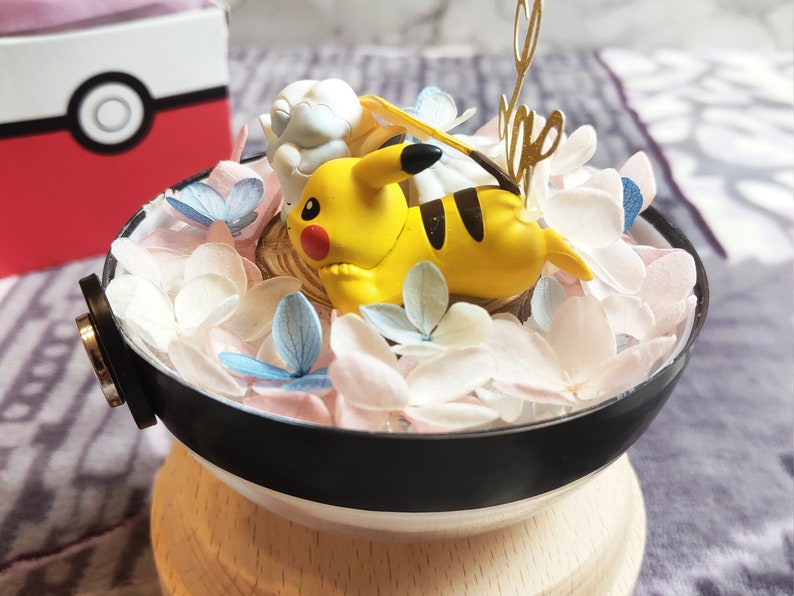 Pikachu sleepy Vulpix Alola terrarium de pokeball de fleurs préservées avec support de lumière LED USB Anniversaire Cadeau de la Saint-Valentin image 5