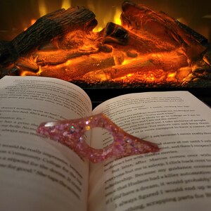 Small pink glitter resin page book holder