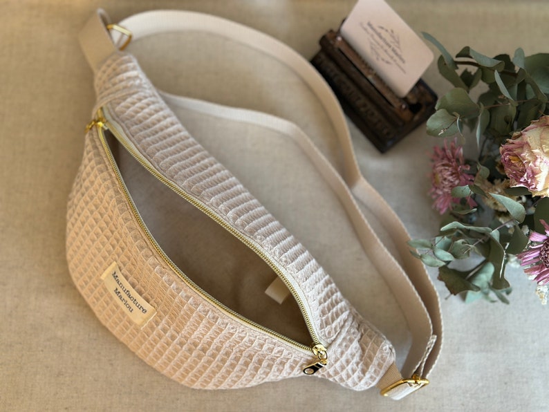 Banana bag in honeycomb fabric and organic linen, ideal shoulder bag for Mother's Day gift image 10