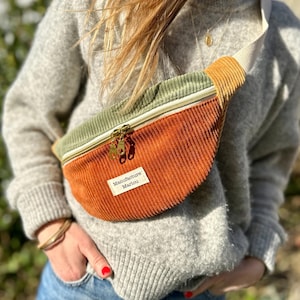 Sac banane en tissu velours côtelé tricolore