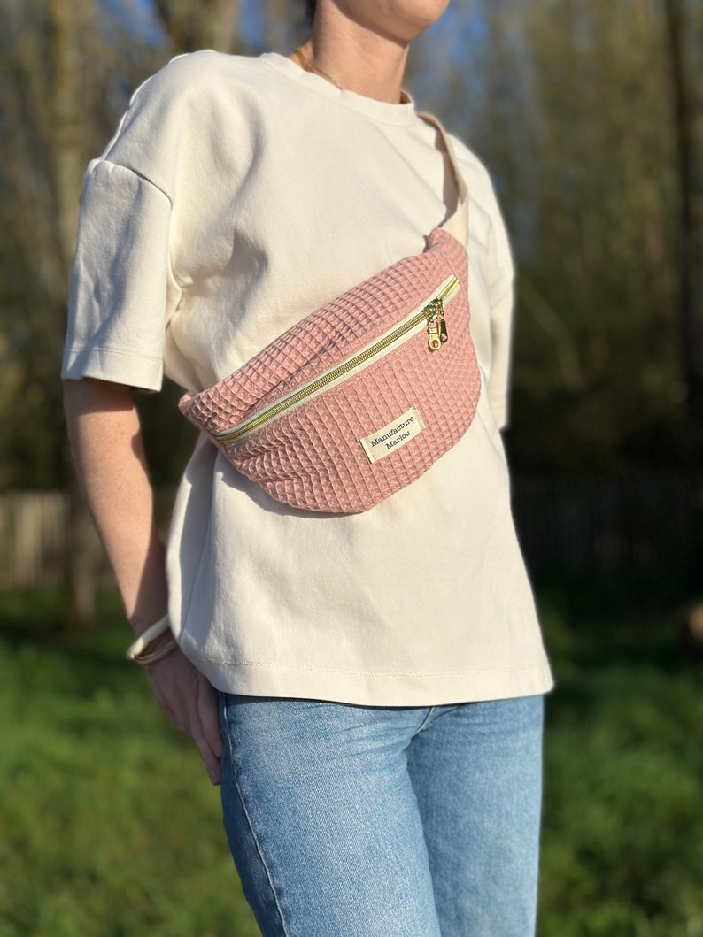 Banana bag in honeycomb fabric and organic linen, ideal shoulder bag for Mother's Day gift image 4
