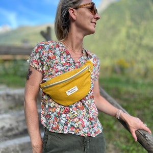 Crossbody fanny pack in Vercors fabric Jaune curry