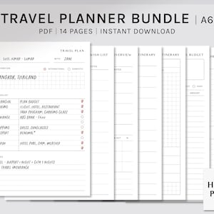 Op de afbeelding: Een printbare reisschemabundel in A6-formaat, met 14 pagina's. De planner bevat secties voor een reisplan, een verlanglijst, een overzicht, een reisschema, een budget en een checklist. De voorpagina bevat de tekst "TRAVEL PLANNER BUNDLE | A6" en "PDF | 14 PAGES | INSTANT DOWNLOAD".