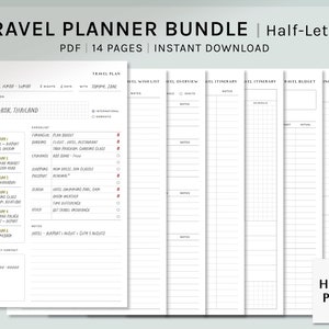Op de afbeelding: Een printbare reisschemabundel in half-letter formaat. De bundel bevat pagina's voor een reisplan, een verlanglijst, een overzicht, een reisschema, een budget en een paklijst. De pagina's zijn ontworpen met een rasterpatroon en lijnen om op te schrijven.