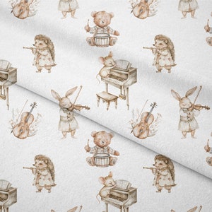 Pu&ograve; includere: Uno schema senza cuciture con illustrazioni ad acquerello di vari animali che suonano strumenti musicali. Gli animali includono un orso che suona la batteria, un riccio che suona il flauto, un coniglio che suona il violino, un topo che suona il pianoforte e un violoncello.