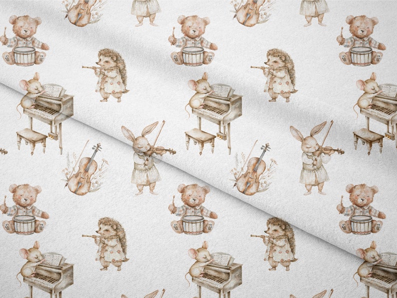 Pu&ograve; includere: Uno schema senza cuciture con illustrazioni ad acquerello di vari animali che suonano strumenti musicali. Gli animali includono un orso che suona la batteria, un riccio che suona il flauto, un coniglio che suona il violino, un topo che suona il pianoforte e un violoncello.
