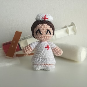 PATRÓN DE GANCHILLO Enfermera Amigurumi