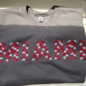 Moletons florais bordados à mão – Bordados à mão personalizados – Gola redonda/moletom – Moletom bordado *5-8 LETRAS*