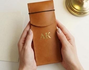Custom leather pencil holder, Personalized pen case, Pen case for artists, Pen storage case, Engraved pen pouch, Art supply case leather