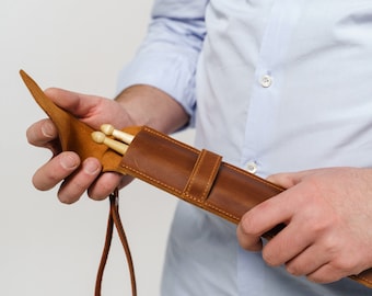 Op maat gemaakte leren drumsticks, leren drumsticktas, gepersonaliseerde drumsticks, leren drumstickhouder, drumstickzakje gegraveerd