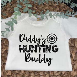 Daddy&#39;s Hunting Buddy Baby Onesie® – Personalized Hunting Outfit – Custom Baby Bodysuit – Camo Baby Clothes – Outdoor Baby Gift