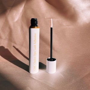 Chulos Ojos Lash Adhesive | Faux Mink Lash Glue | Vegan Cruelty-Free | Pegamento Para Pestañas