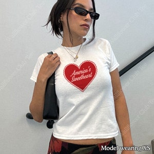 Camiseta para bebés America's Sweetheart, camiseta para bebés Y2K, camiseta para bebés coqueta, estética de ropa linda de la década de 2000, camiseta para bebés crop top de moda