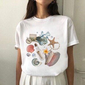 Seashell Girl T-shirt | Vintage Y2k 2000&#39;s T-shirt | 90s Style Clothing | Y2K Clothing | Coquette Girl, Pearl