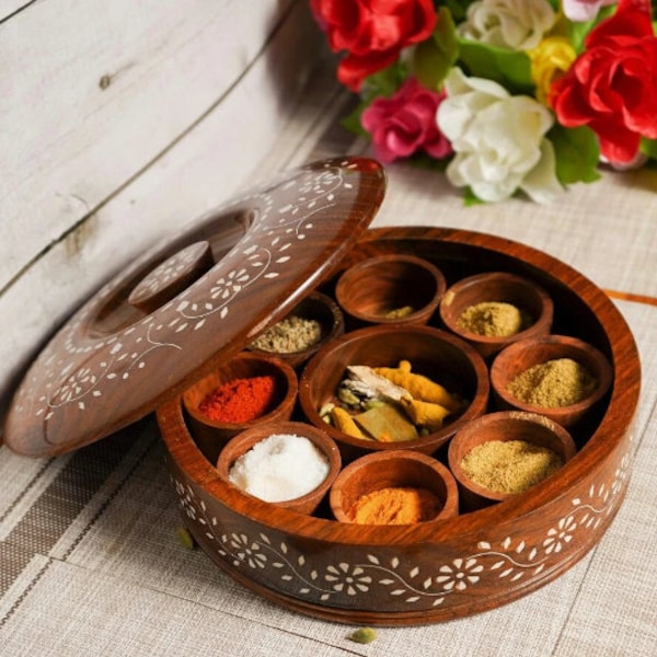 Boîte à épices ronde faite main en bois / Masala Dabba avec cuillère pour la cuisine, récipient à épices