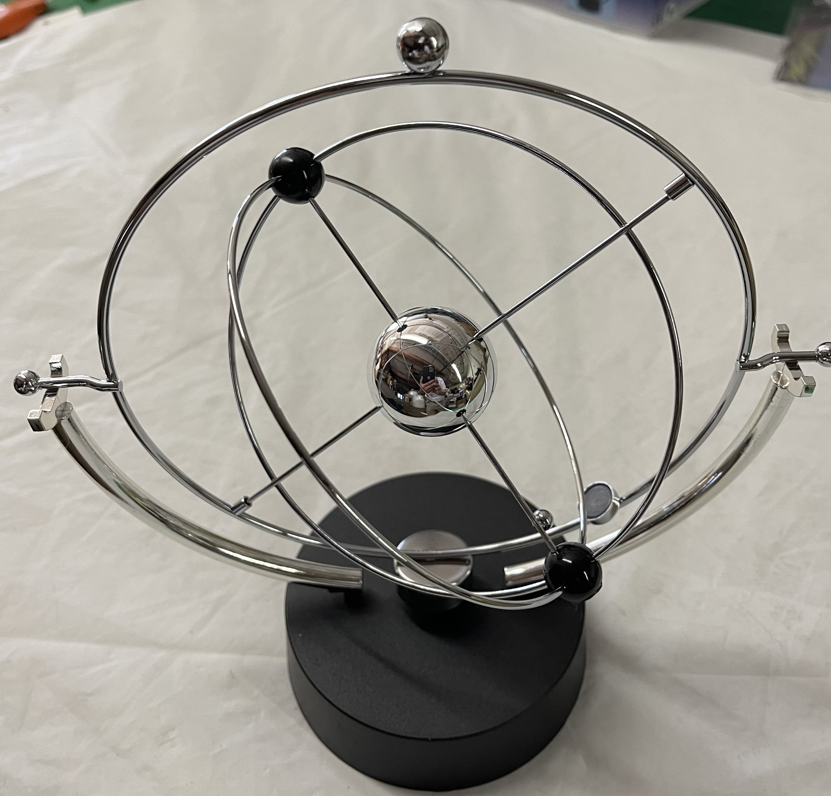 2 Stück Werbe kinetische Kunst Perpetuum Mobile Milk Way Cosmos Büro Schreibtisch Spielzeug