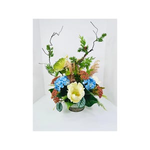 Tropical Flower Lake House Centerpiece: Beach Home Decor