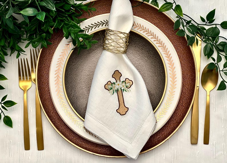 Embroidered Cross with Lilies, Easter, Baptism Linen Hemstitch Dinner Napkins Set of Four bild 2