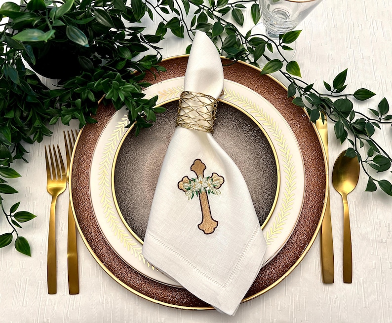 Embroidered Cross with Lilies, Easter, Baptism Linen Hemstitch Dinner Napkins Set of Four bild 1