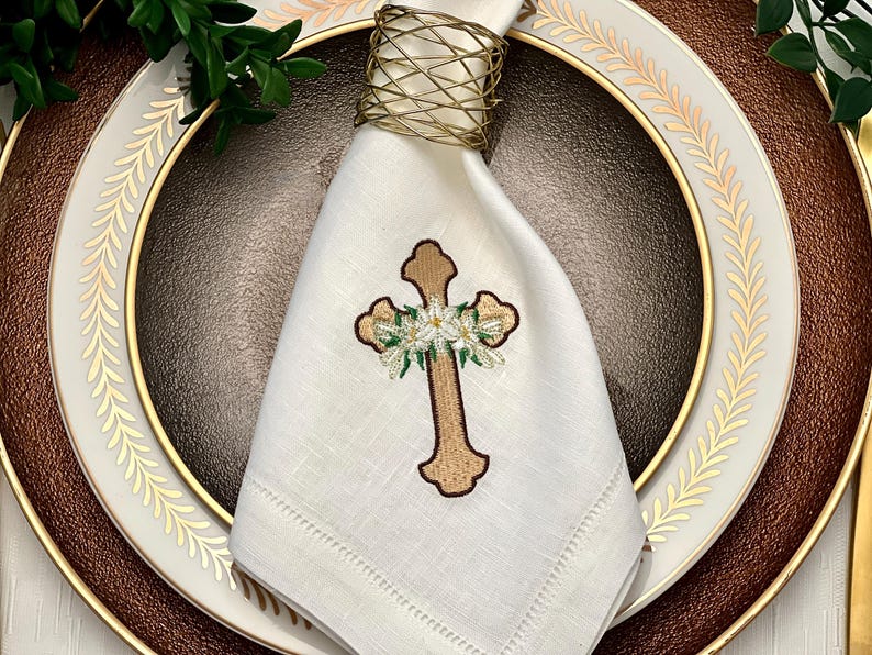 Embroidered Cross with Lilies, Easter, Baptism Linen Hemstitch Dinner Napkins Set of Four bild 3