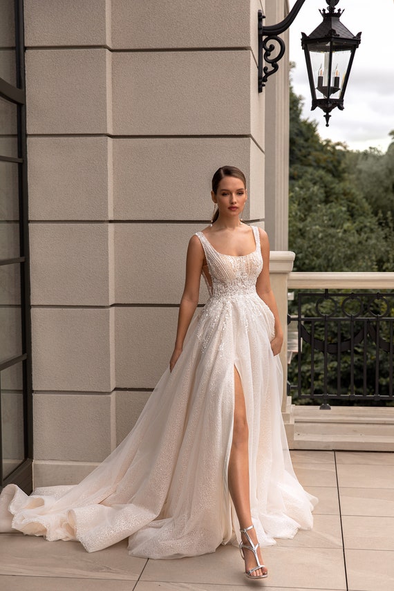 Slit Wedding Dress, Lace Wedding Dress, Tulle Wedding Dress, Elegant Wedding  Dress, Bridal Dress, Custom Wedding Dress, Wedding Dress Trends -   Canada