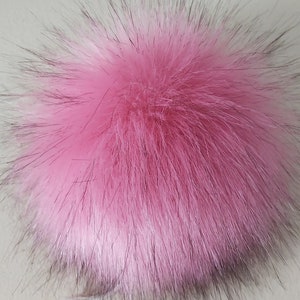 Rosa Kunstpelz Pom Pom mit Krawatte - weiches flauschiges veganes Pelzmützchen im Angora-Look, handgemacht für Erwachsene & Kinder, Winter-Accessoire