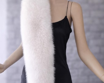 Stola da sposa in pelliccia sintetica bianca, elegante scialle da matrimonio, morbido coprispalle da sposa, accessorio minimalista per la sposa.