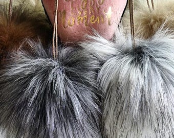 Flauschiger Taschenanhänger mit Kunstfell Bommel als Taschenanhänger