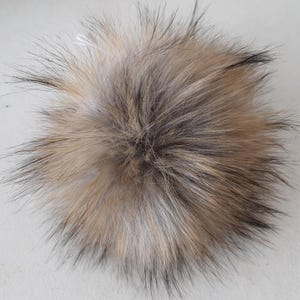 Pompon in pelliccia sintetica beige – Palla soffice vegana per cappelli e artigianato