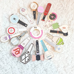 Kpop light stick pin / Straykids / Seventeen/ NCT/ Enhypen/ Blackpink/ Aespa / TXT / Ateez
