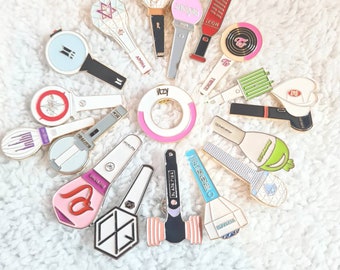 Spilla luminosa Kpop / Straykids / Seventeen/ NCT/ Enhypen/ Blackpink/ Aespa / TXT / Ateez