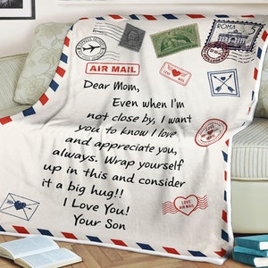 Coperta con lettere cara mamma anche quando non sono vicino voglio che tu sappia che ti amo e apprezzo e lo considero un grande abbraccio ti amo tuo figlio