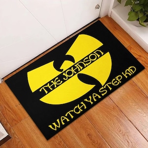 Zerbino personalizzato Watch Ya Step Kid Yellow Logo, zerbino in poliestere Protect Ya Neck, regalo di inaugurazione della casa per la casa nuova