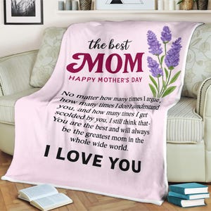 Manta para la mejor mamá con la carta "Te amo" para el Día de la Madre, con flores, forro polar morado, un regalo sincero para hija o hijo, un recuerdo acogedor.