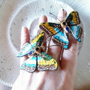 Luxury Embroidered Bug Jewelry, Realistic Wings Butterfly Brooch in Blue Gold White