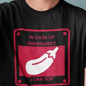 In caso di emergenza, Funny Short Sleeved Shirt, Funny LGBTQ Shirt, Gay Shirt, Eggplant Peach Shirt, Graphic Tee, Grindr Shirt