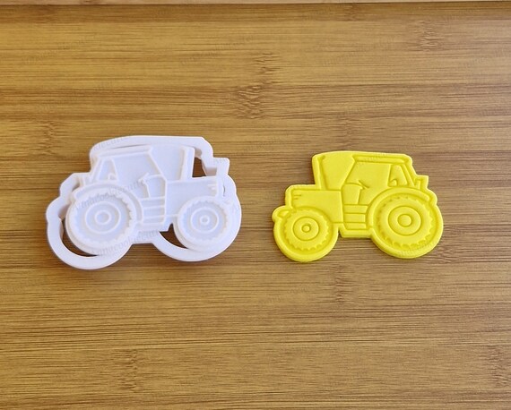 Farm Tractor Cookie Cutter, Baking Tool for Farm-Themed Cookies 8 x 6 cm