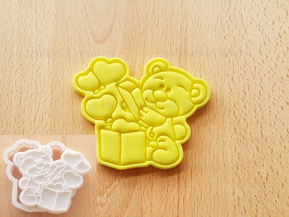 Bear with gift cookie cutter hearts mold teddy bear mold cookie cutter