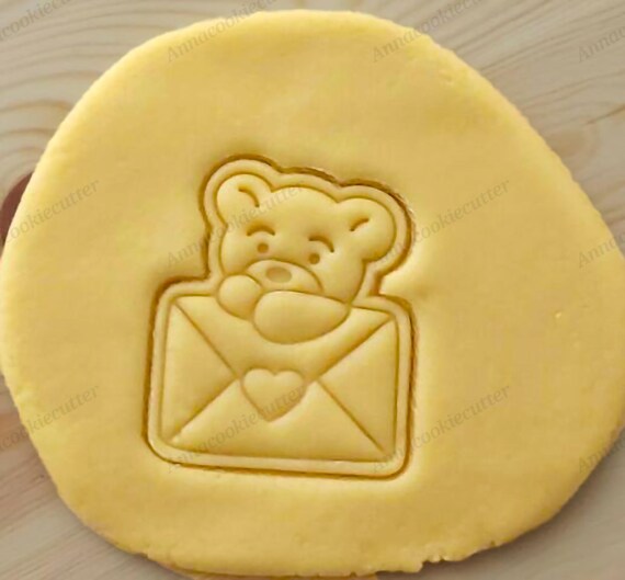 Teddy Bear Cookie Cutter and Love Letter, Valentine's Day, 7 x 8 cm, Heart-Shaped Cookie Cutter, Cute Baking Gift