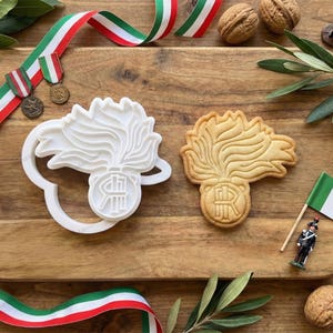 Fiamma Carabinieri Formina per biscotti a Tema Militare Feste Italiane Frolla Tagliabiscotti Pasta di Zucchero