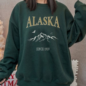 Alaska Sweatshirt Mountain Sweater Vintage Pullover Women Crewneck Retro Hoodie Longsleeve Shirt Wanderlust Gift Unisex Clothing Nature Hike