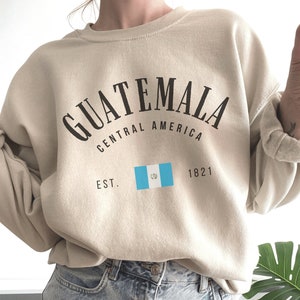 Guatemala Sweatshirt Guatemala Sweater Central America Crewneck Vacation Pullover Vintage Apparel Gift Travel Souvenir Women Flag Clothing