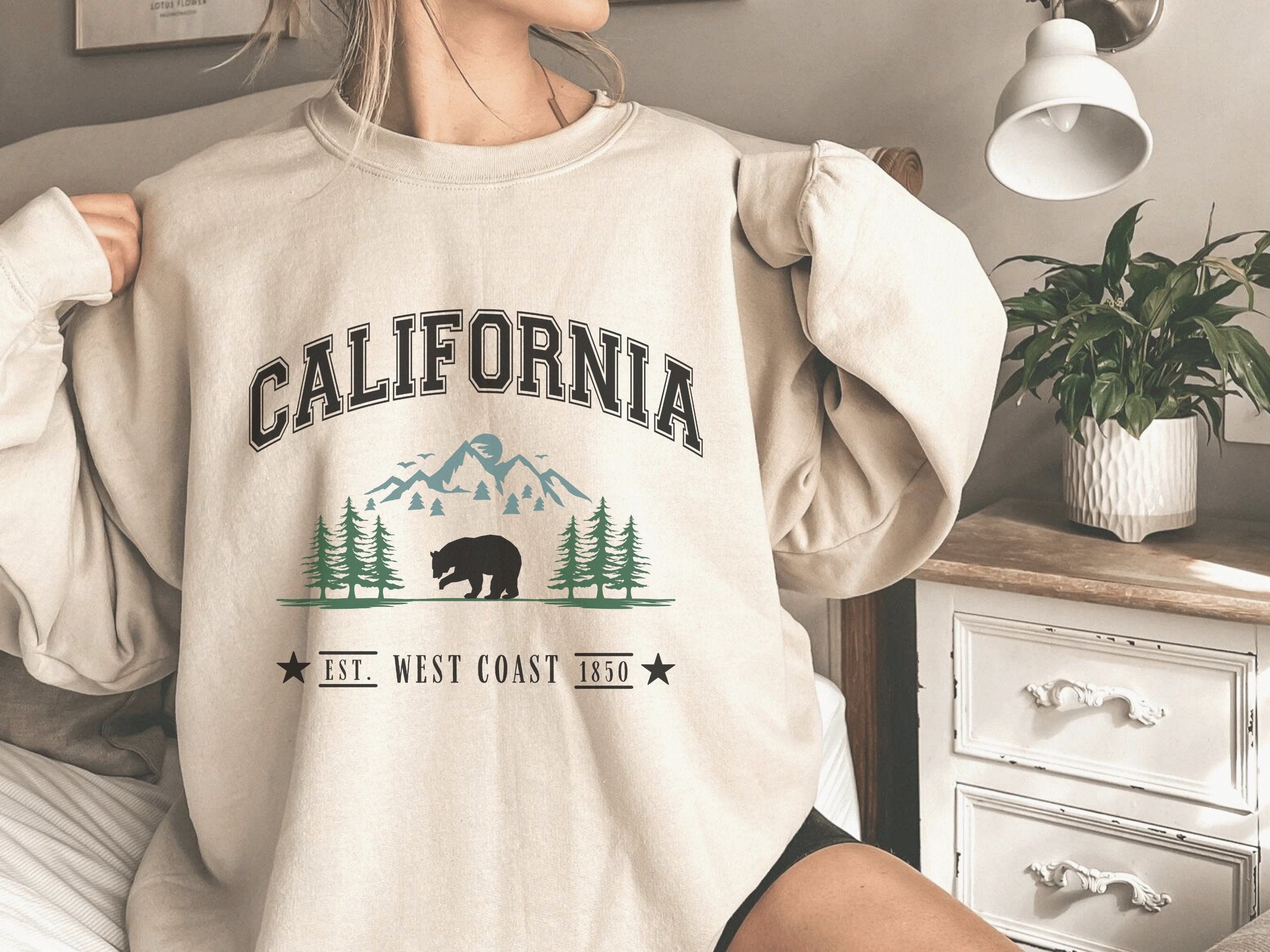 KozyVibes Los Angeles Sweatshirt, Los Angeles Sweater, California Pullover Hoodie, La Crewneck Shirt, Los Angeles Jumper Gift, Cali State Long Sleeve