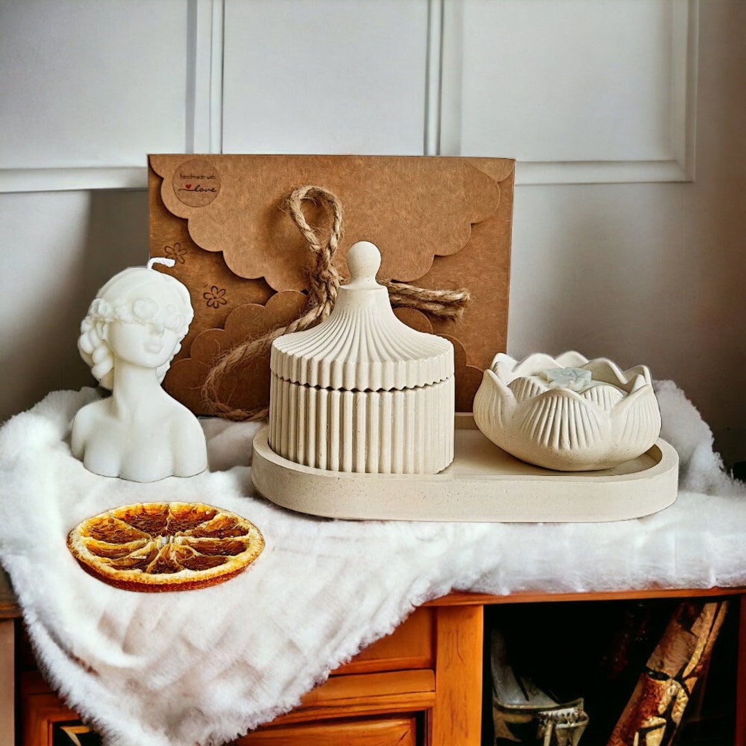 Gift Set of 3 Candles and Oval Tray, Scented Candles for Gift, Gift Set